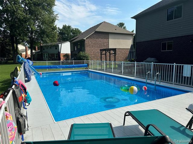 5121 Orchard Crest Drive, Troy, MI 48085