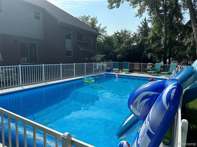 5121 Orchard Crest Drive, Troy, MI 48085