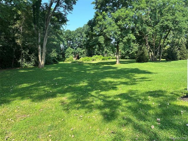 5121 Orchard Crest Drive, Troy, MI 48085