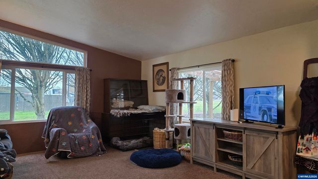 30540 Priceboro Dr, Harrisburg, OR 97446