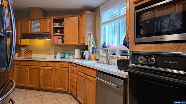 30540 Priceboro Dr, Harrisburg, OR 97446