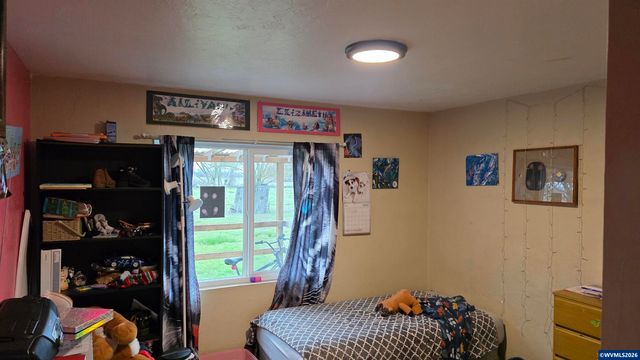 30540 Priceboro Dr, Harrisburg, OR 97446