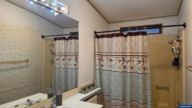 30540 Priceboro Dr, Harrisburg, OR 97446