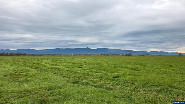 30540 Priceboro Dr, Harrisburg, OR 97446