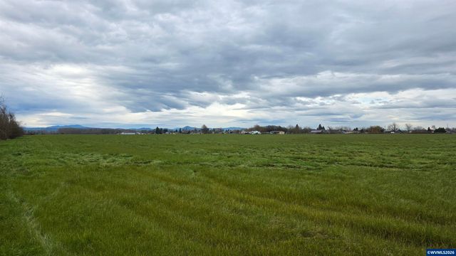 30540 Priceboro Dr, Harrisburg, OR 97446