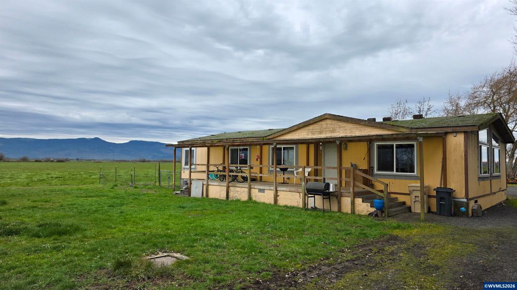 30540 Priceboro Dr, Harrisburg, OR 97446