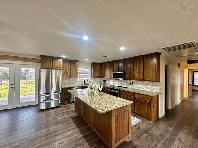 410 LCR 890, Jewett, TX 75846