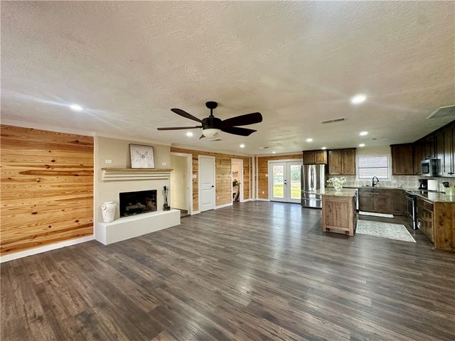 410 LCR 890, Jewett, TX 75846