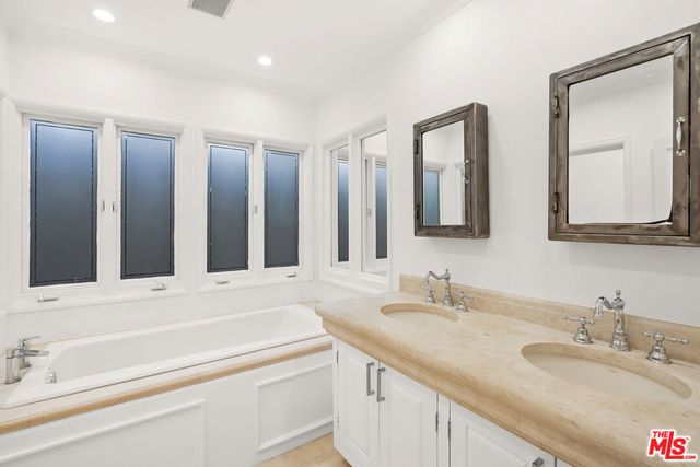 318 N Huntley Drive, West Hollywood, CA 90048