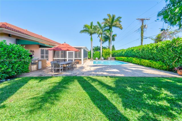 8366 SW 193rd St, Cutler Bay, FL 33157