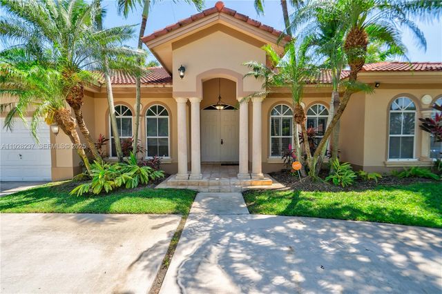 8366 SW 193rd St, Cutler Bay, FL 33157