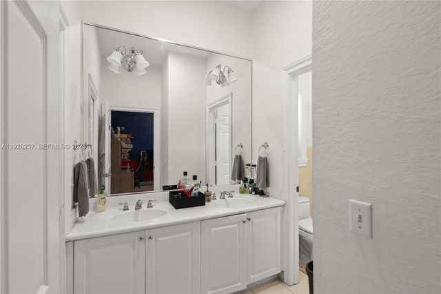 8366 SW 193rd St, Cutler Bay, FL 33157