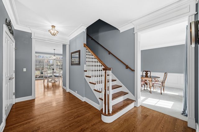 40W612 Blue Lake Circle N, St. Charles, IL 60175