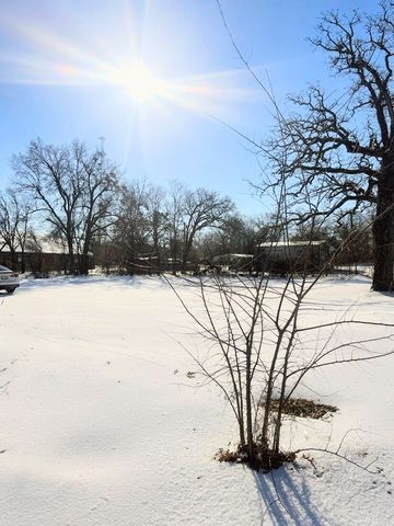 140 Pecan Street, Blossom, TX 75416