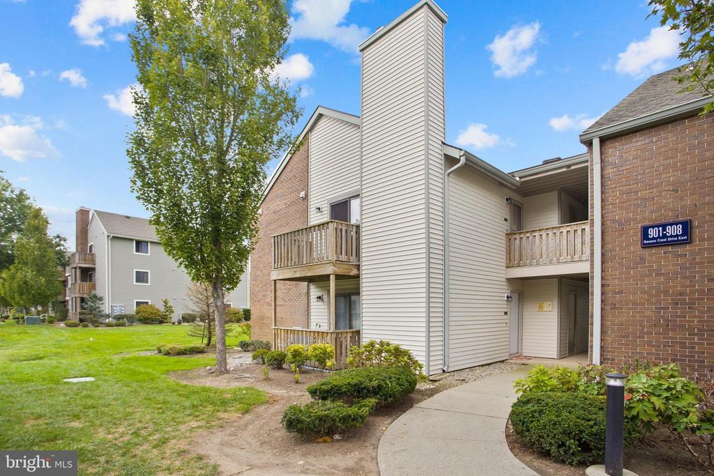 902 RAVENS CREST DR, Plainsboro, NJ 08536