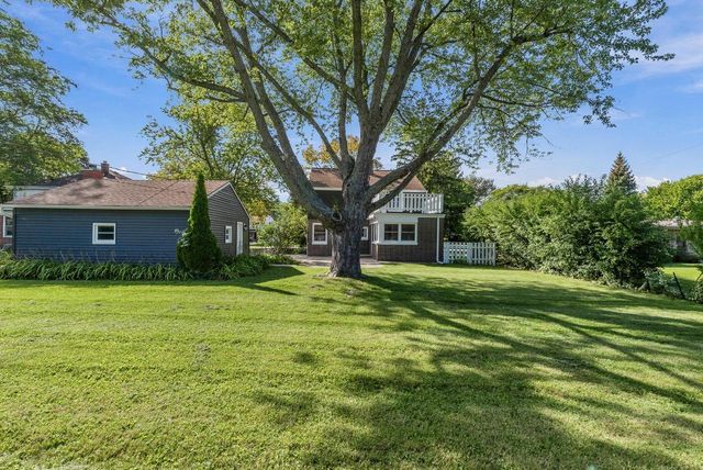 7438 N Seneca ROAD, Fox Point, WI 53217