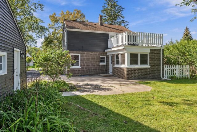 7438 N Seneca ROAD, Fox Point, WI 53217