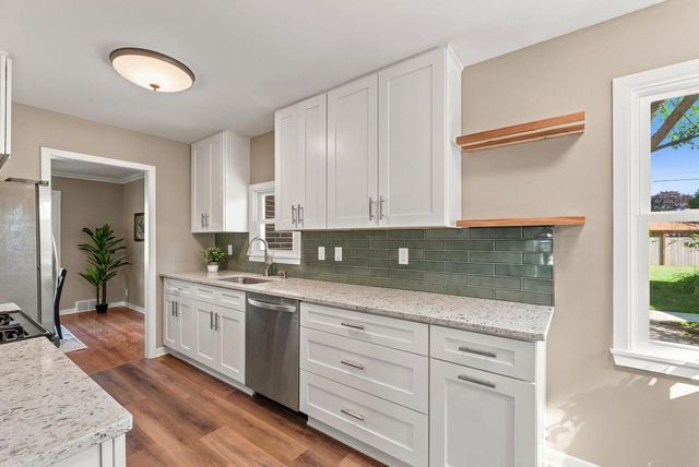 7438 N Seneca ROAD, Fox Point, WI 53217