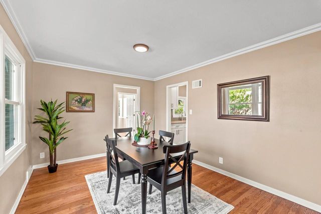 7438 N Seneca ROAD, Fox Point, WI 53217