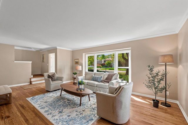 7438 N Seneca ROAD, Fox Point, WI 53217