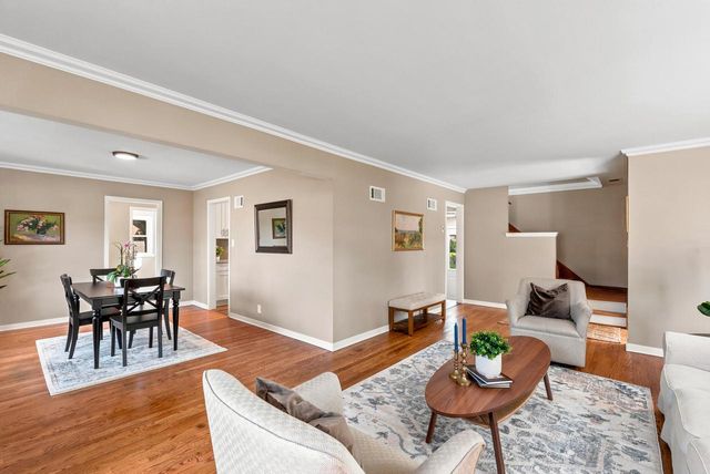 7438 N Seneca ROAD, Fox Point, WI 53217