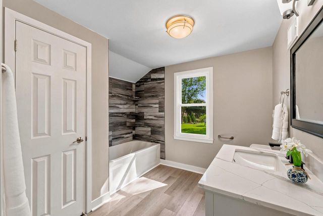 7438 N Seneca ROAD, Fox Point, WI 53217