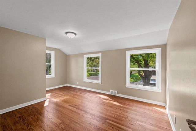 7438 N Seneca ROAD, Fox Point, WI 53217