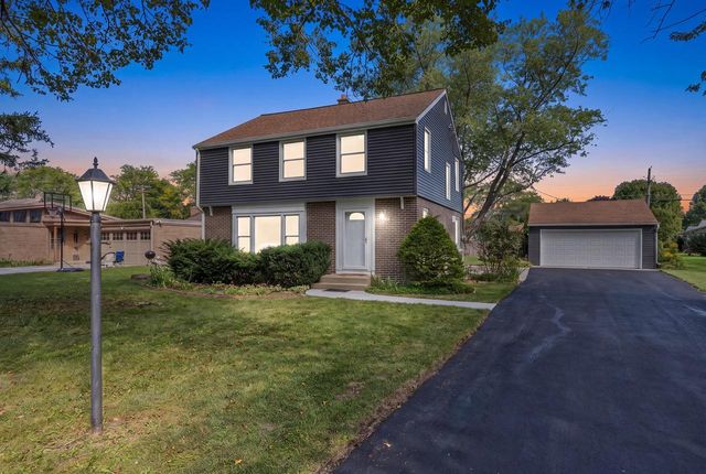7438 N Seneca ROAD, Fox Point, WI 53217