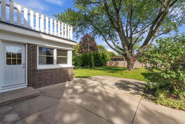 7438 N Seneca ROAD, Fox Point, WI 53217