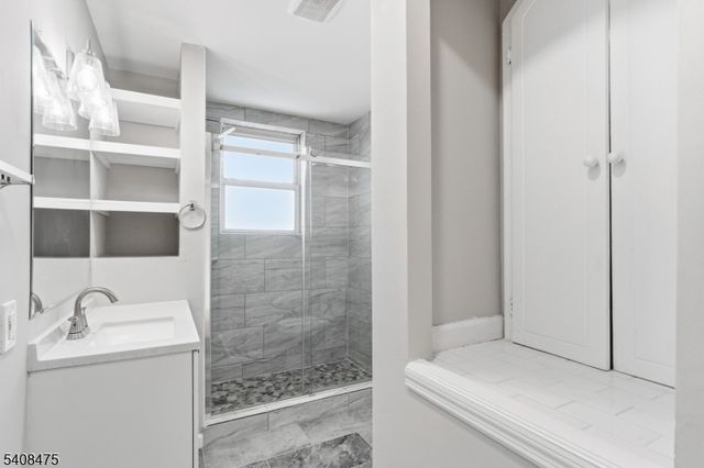 242 Midland Ave, Kearny Town, NJ 07032