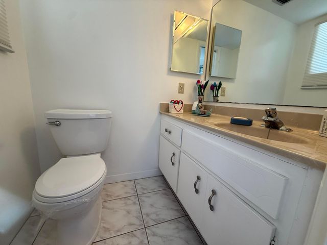 3001 NW 46th Avenue 204, Lauderdale Lakes, FL 33313