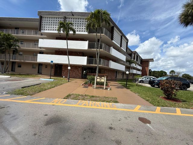 3001 NW 46th Avenue 204, Lauderdale Lakes, FL 33313