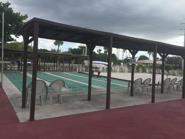 3001 NW 46th Avenue 204, Lauderdale Lakes, FL 33313