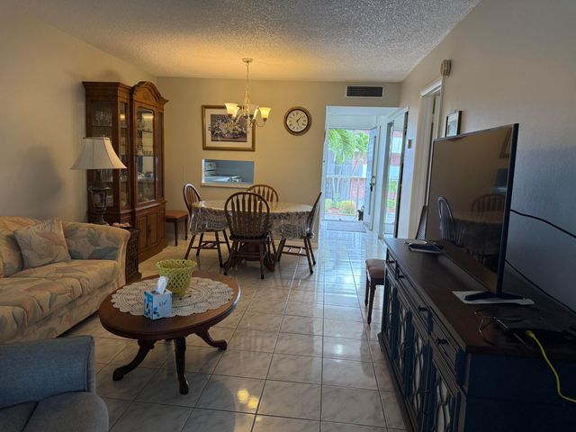 3001 NW 46th Avenue 204, Lauderdale Lakes, FL 33313