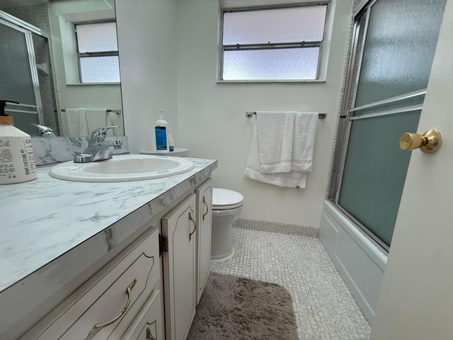 3001 NW 46th Avenue 204, Lauderdale Lakes, FL 33313