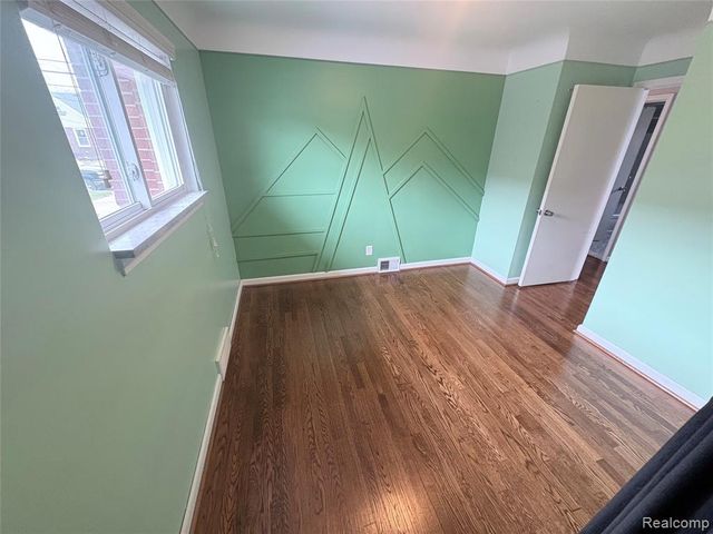 22435 Lange Street, Saint Clair Shores, MI 48080