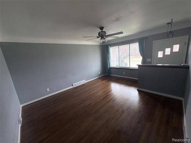 22435 Lange Street, Saint Clair Shores, MI 48080