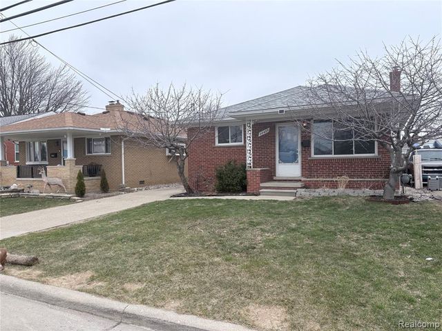 22435 Lange Street, Saint Clair Shores, MI 48080