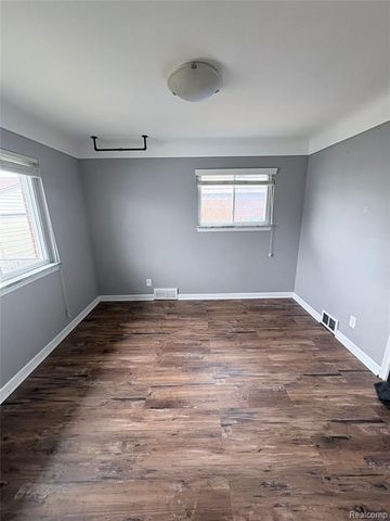 22435 Lange Street, Saint Clair Shores, MI 48080