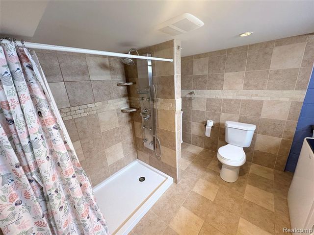 22435 Lange Street, Saint Clair Shores, MI 48080