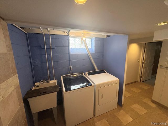 22435 Lange Street, Saint Clair Shores, MI 48080