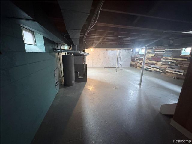 22435 Lange Street, Saint Clair Shores, MI 48080