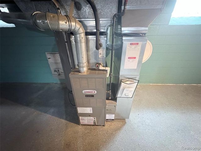 22435 Lange Street, Saint Clair Shores, MI 48080