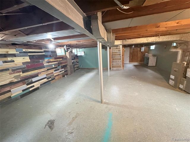 22435 Lange Street, Saint Clair Shores, MI 48080