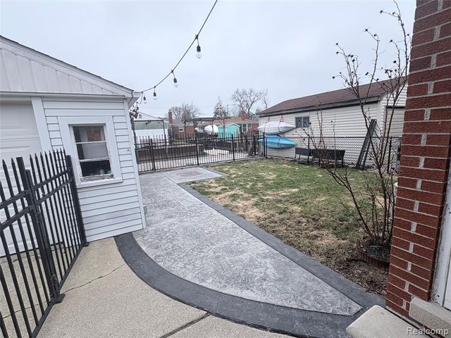 22435 Lange Street, Saint Clair Shores, MI 48080