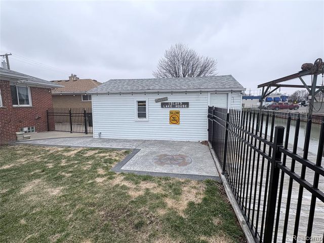 22435 Lange Street, Saint Clair Shores, MI 48080