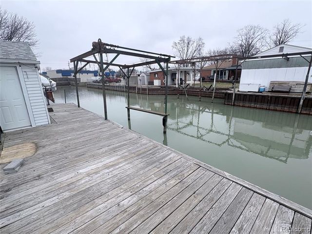 22435 Lange Street, Saint Clair Shores, MI 48080