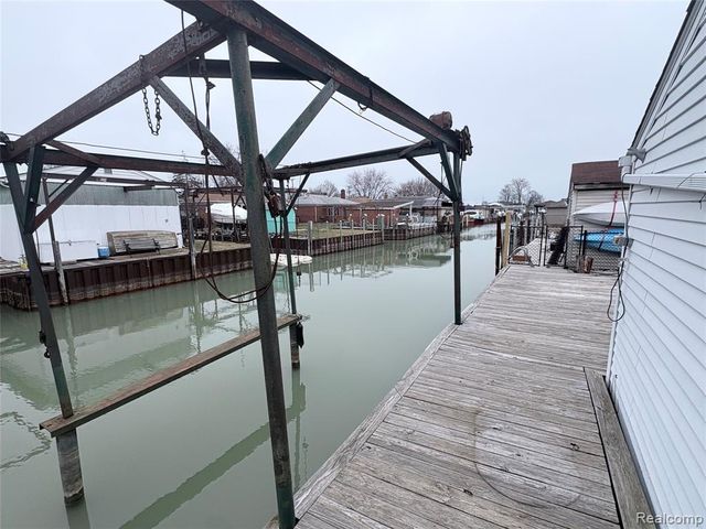 22435 Lange Street, Saint Clair Shores, MI 48080