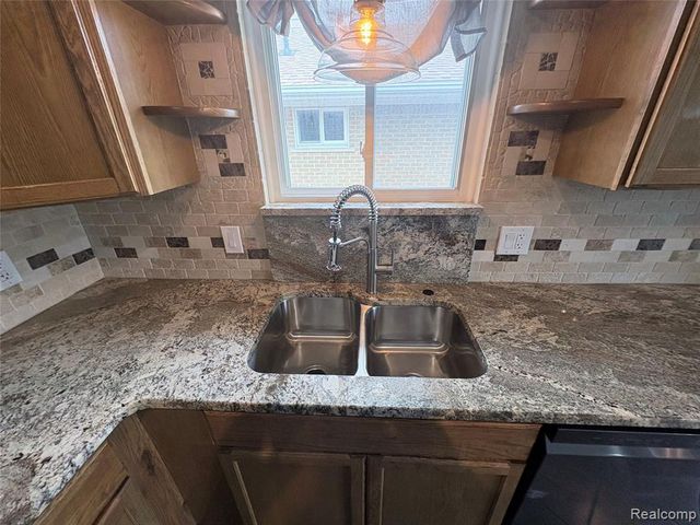 22435 Lange Street, Saint Clair Shores, MI 48080