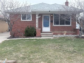 22435 Lange Street, Saint Clair Shores, MI 48080